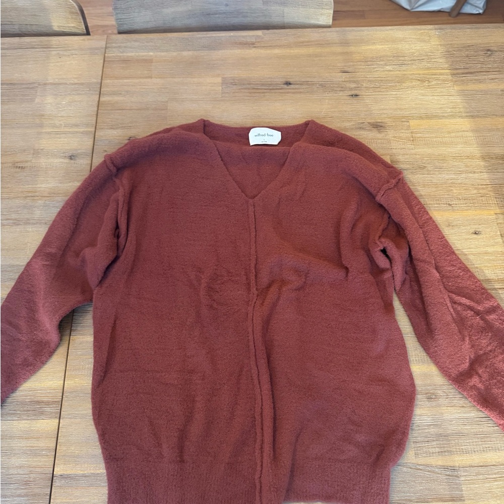 Women’s V-Neck Sweater in Rust